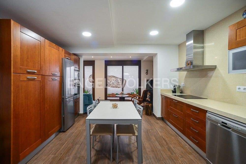 3 bedroom Semi-detached Villa for sale in Alcanar - € 375,000 (Ref: 8235260)