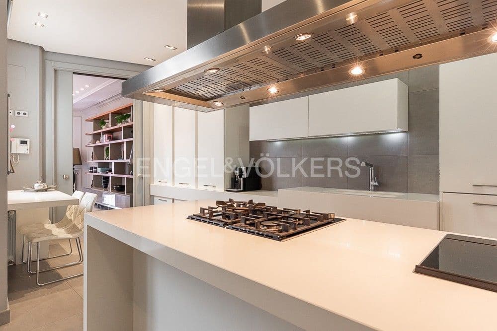 6 Zimmer Penthouse zu verkaufen in Valencia Stadt mit Garage - 4.700.000 € (Ref: 8235268)