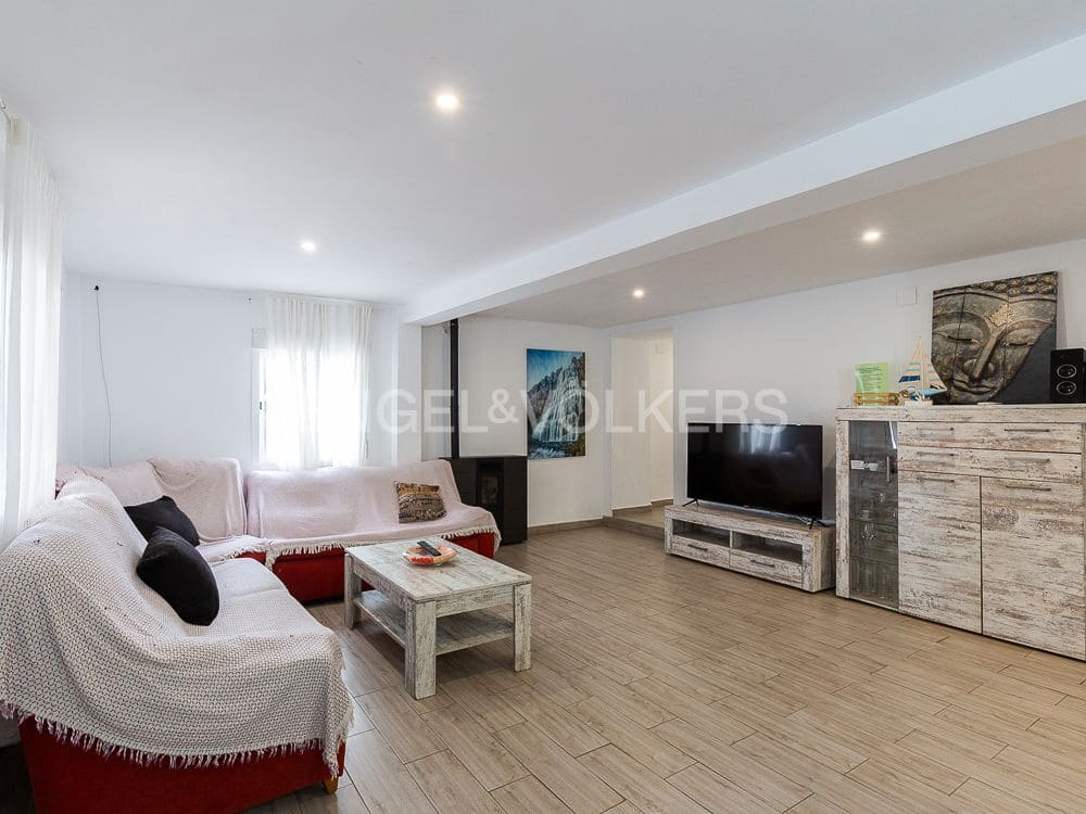 22 bedroom Villa for sale in Vilamarxant / Villamarchante with pool garage - € 1,249,900 (Ref: 8235281)
