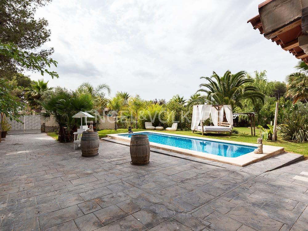 22 bedroom Villa for sale in Vilamarxant / Villamarchante with pool garage - € 1,249,900 (Ref: 8235281)
