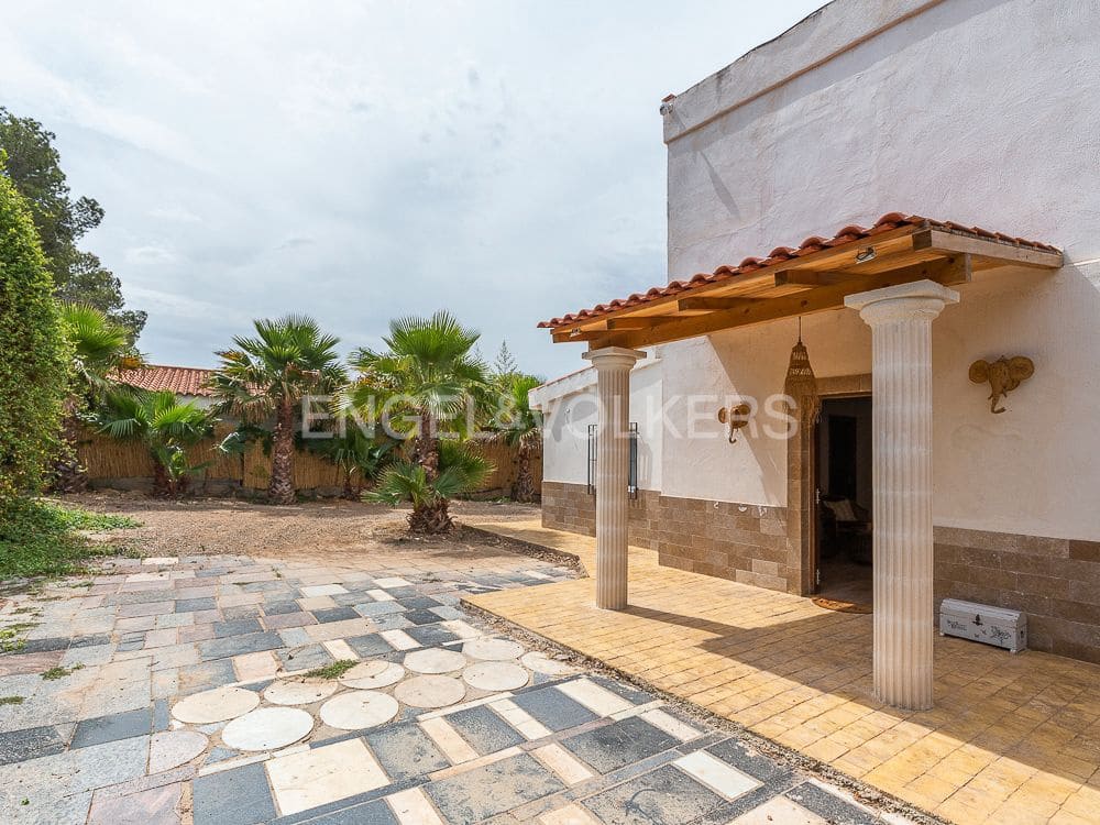 22 bedroom Villa for sale in Vilamarxant / Villamarchante with pool garage - € 1,249,900 (Ref: 8235281)