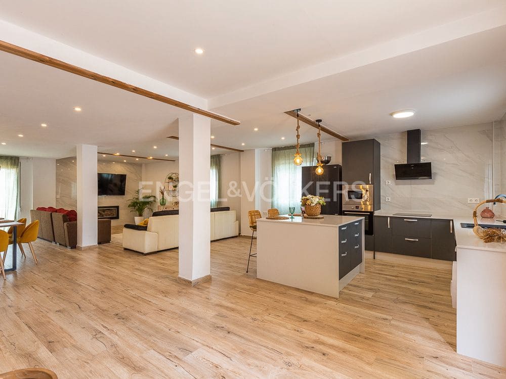 22 bedroom Villa for sale in Vilamarxant / Villamarchante with pool garage - € 1,249,900 (Ref: 8235281)