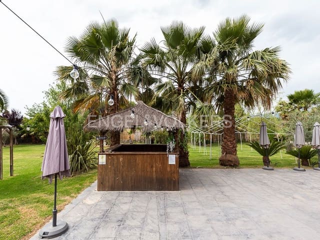 22 bedroom Villa for sale in Vilamarxant / Villamarchante with pool garage - € 1,249,900 (Ref: 8235281)