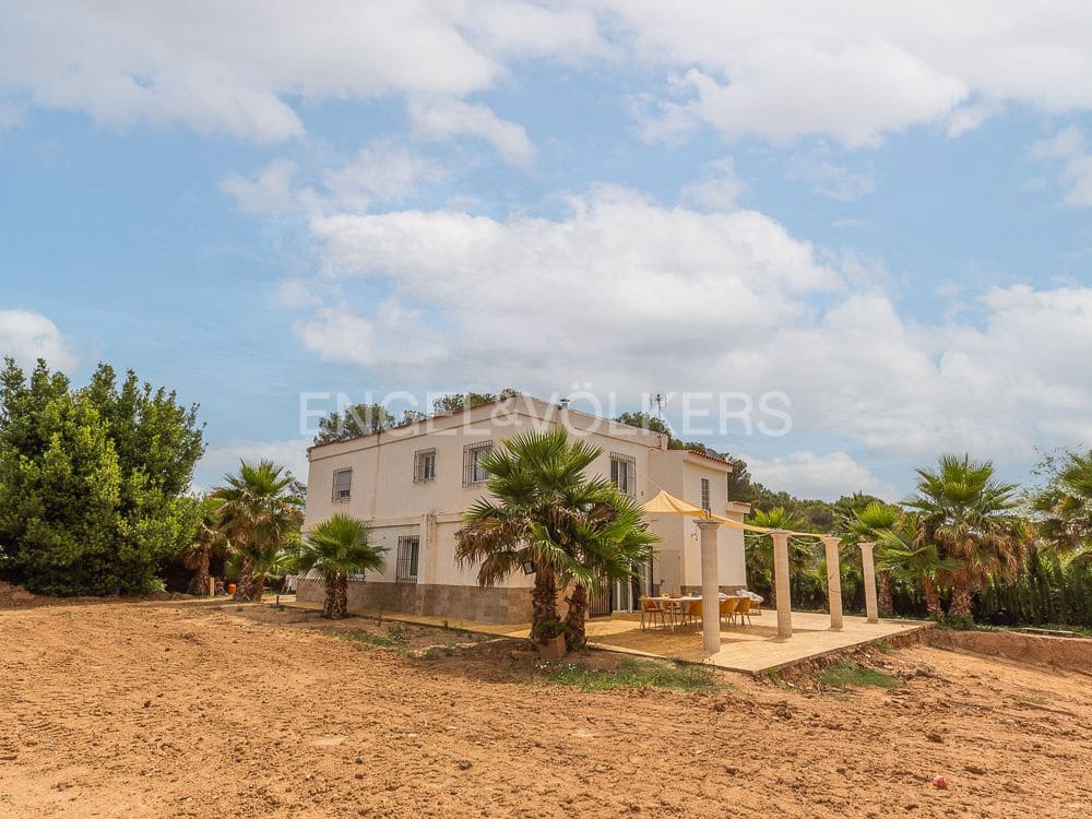 22 bedroom Villa for sale in Vilamarxant / Villamarchante with pool garage - € 1,249,900 (Ref: 8235281)