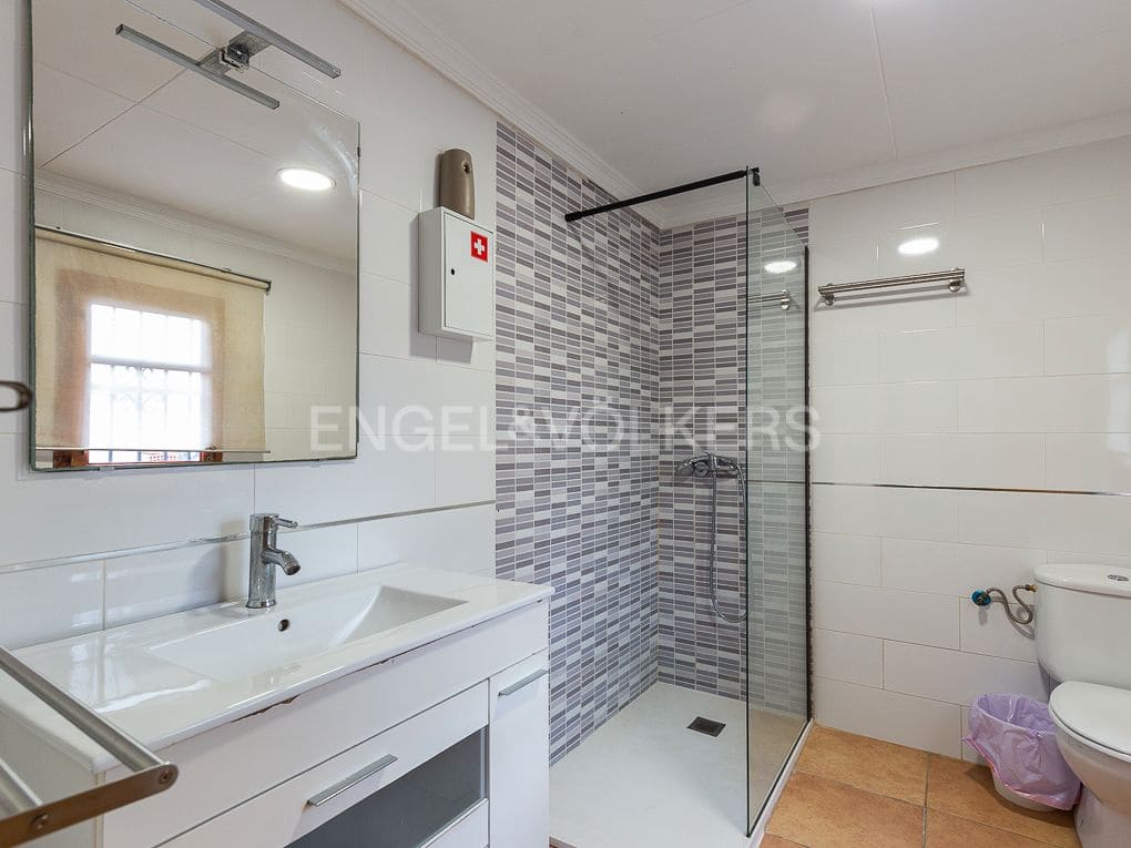 22 bedroom Villa for sale in Vilamarxant / Villamarchante with pool garage - € 1,249,900 (Ref: 8235281)
