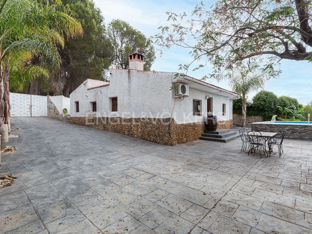 22 bedroom Villa for sale in Vilamarxant / Villamarchante with pool garage - € 1,249,900 (Ref: 8235281)