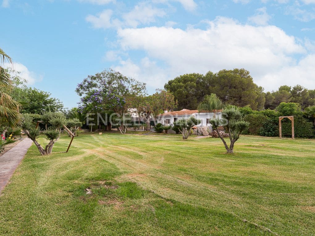 22 bedroom Villa for sale in Vilamarxant / Villamarchante with pool garage - € 1,249,900 (Ref: 8235281)