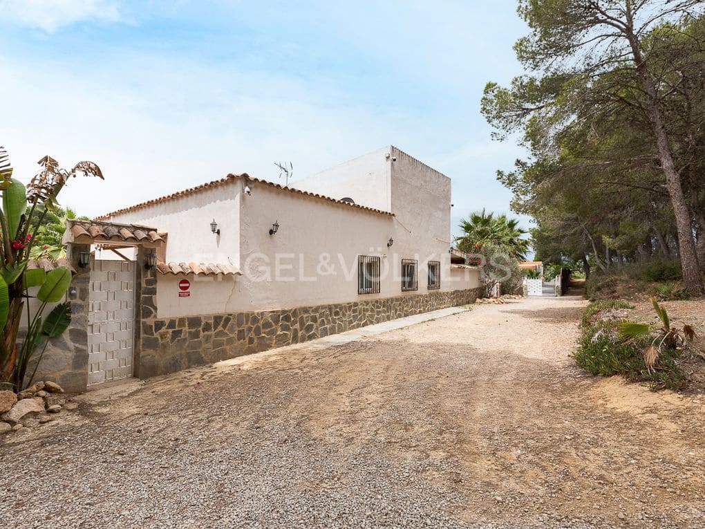 22 bedroom Villa for sale in Vilamarxant / Villamarchante with pool garage - € 1,249,900 (Ref: 8235281)