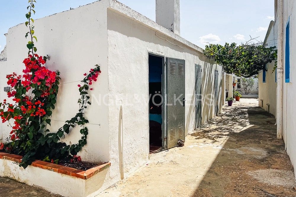 7 bedroom Finca/Country House for sale in Riba-roja de Turia with garage - € 900,000 (Ref: 8235296)