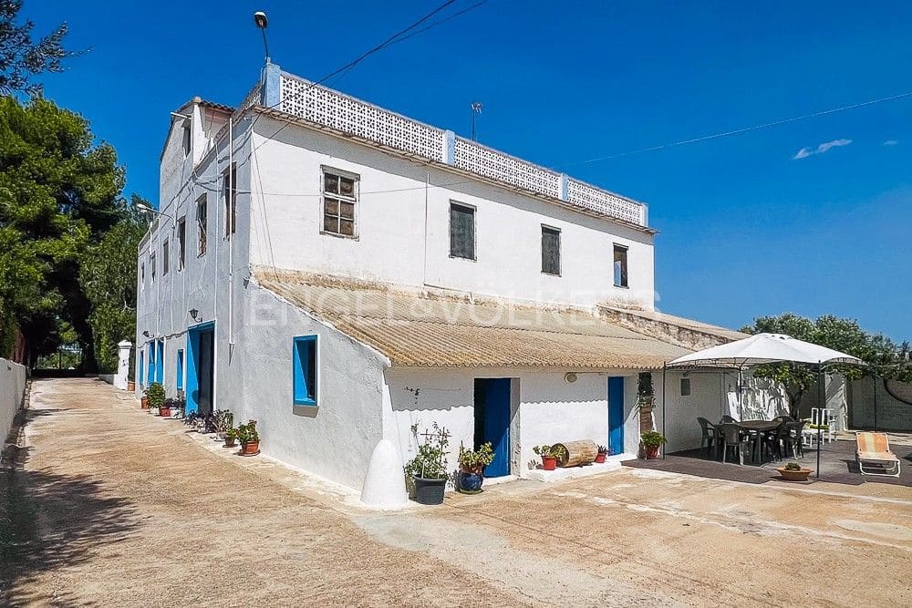 7 bedroom Finca/Country House for sale in Riba-roja de Turia with garage - € 900,000 (Ref: 8235296)