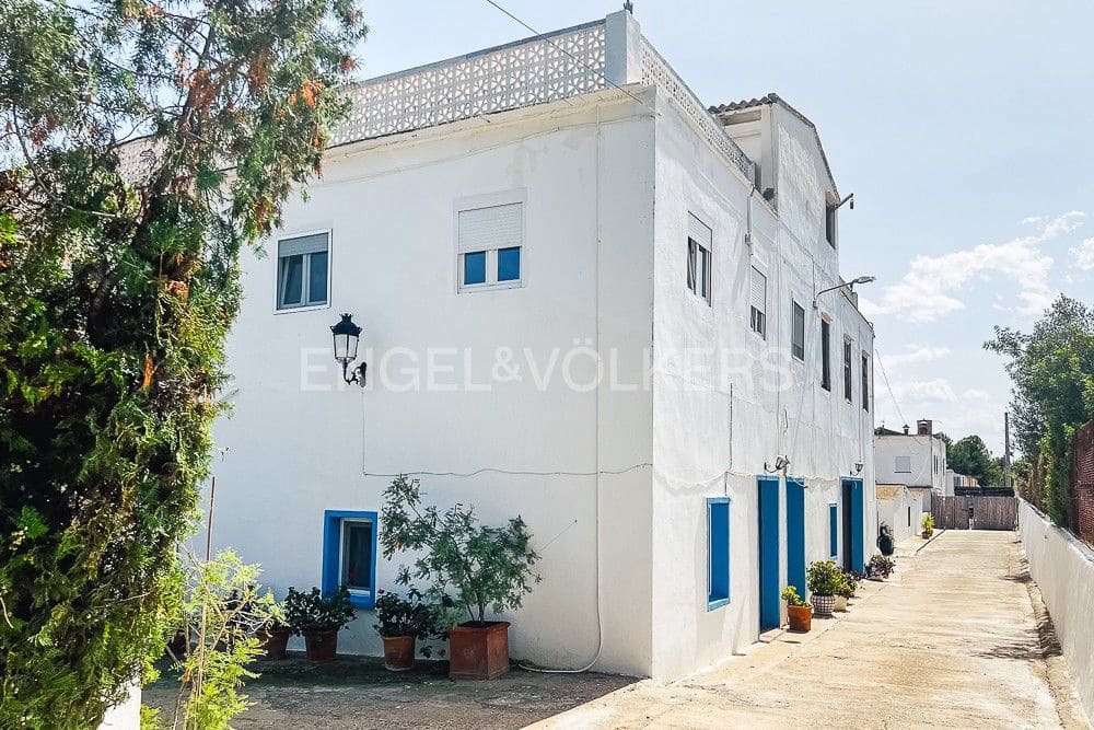 7 bedroom Finca/Country House for sale in Riba-roja de Turia with garage - € 900,000 (Ref: 8235296)