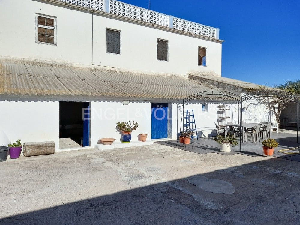 7 bedroom Finca/Country House for sale in Riba-roja de Turia with garage - € 900,000 (Ref: 8235296)