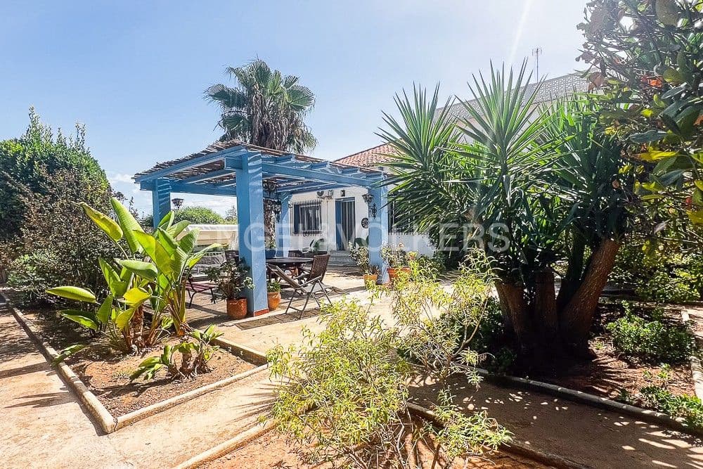 7 bedroom Finca/Country House for sale in Riba-roja de Turia with garage - € 900,000 (Ref: 8235296)
