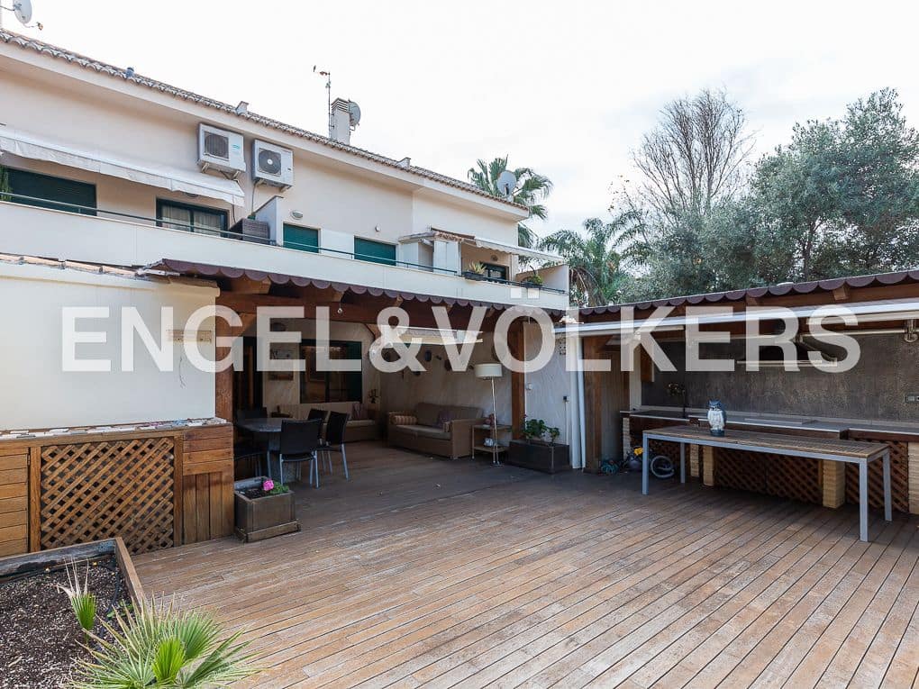 4 soveværelse Semi-Rækkehus til salg i Valencia by med garage - € 798.000 (Ref: 8235354)