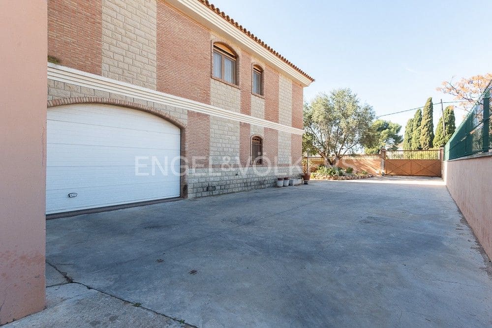 4 bedroom Villa for sale in Naquera with pool garage - € 540,000 (Ref: 8235362)