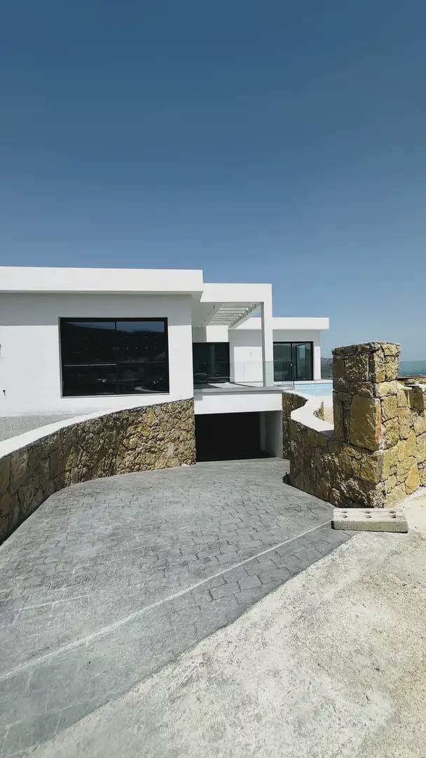 4 bedroom Villa for sale in Pedreguer with pool garage - € 1,395,000 (Ref: 8235370)