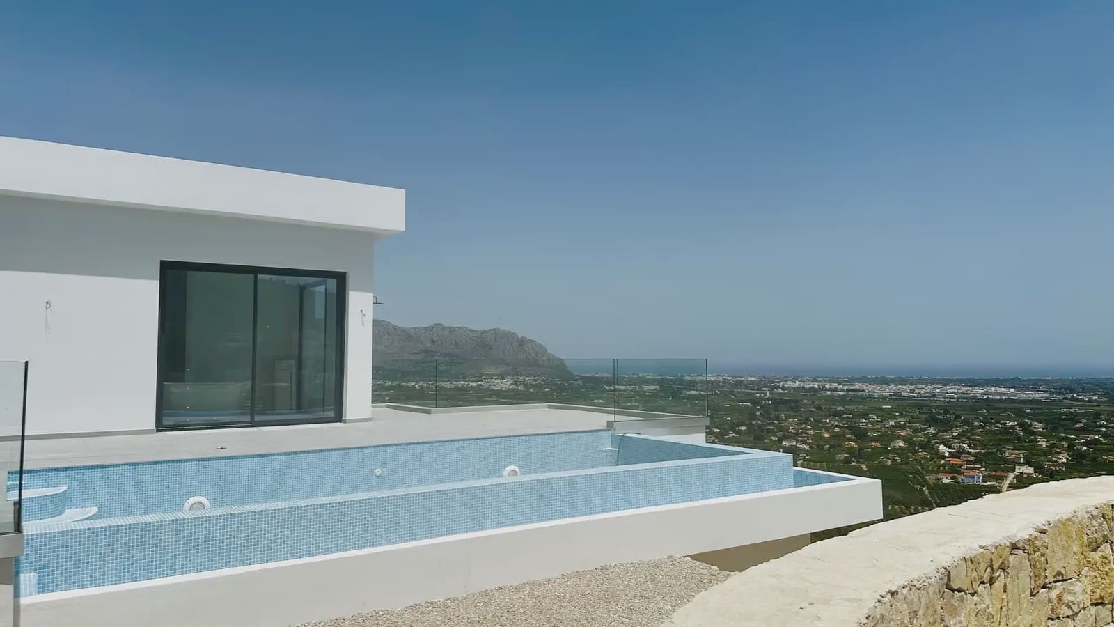 4 bedroom Villa for sale in Pedreguer with pool garage - € 1,395,000 (Ref: 8235370)