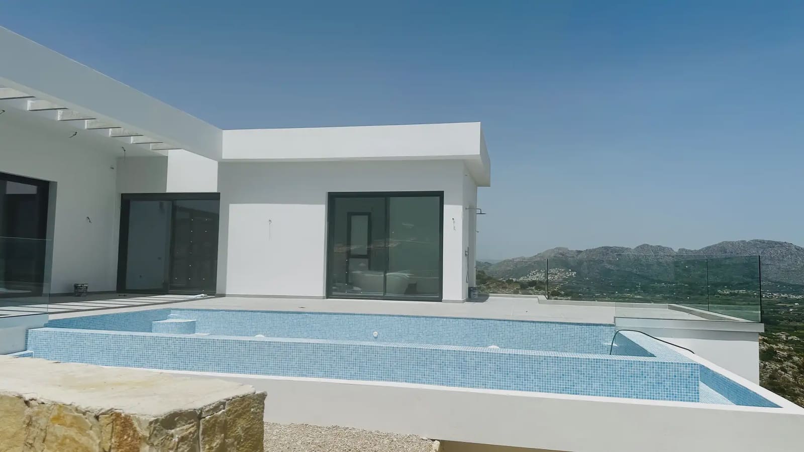 4 bedroom Villa for sale in Pedreguer with pool garage - € 1,395,000 (Ref: 8235370)