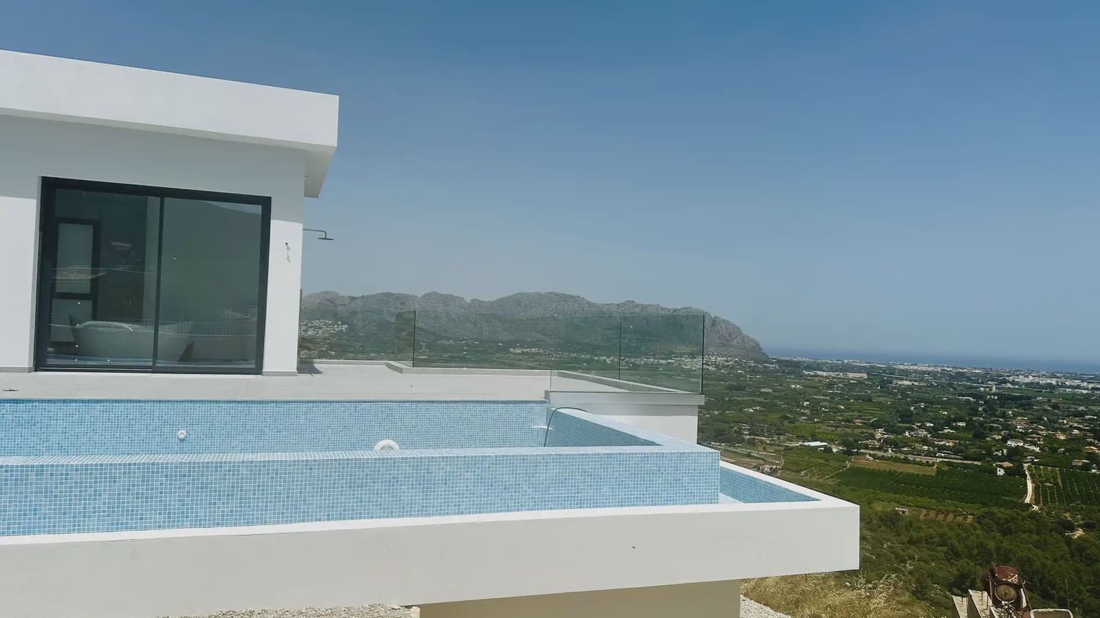 4 bedroom Villa for sale in Pedreguer with pool garage - € 1,395,000 (Ref: 8235370)