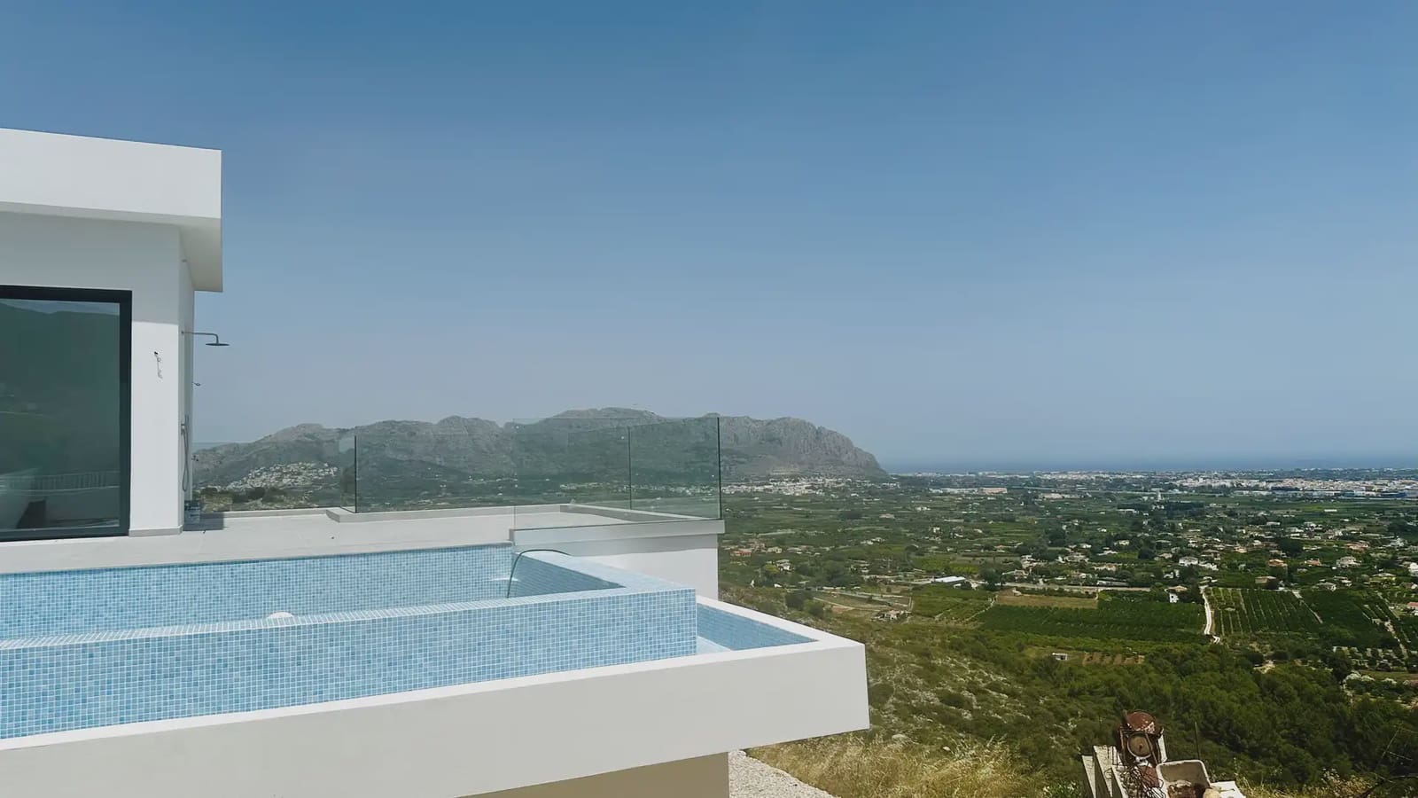 4 bedroom Villa for sale in Pedreguer with pool garage - € 1,395,000 (Ref: 8235370)