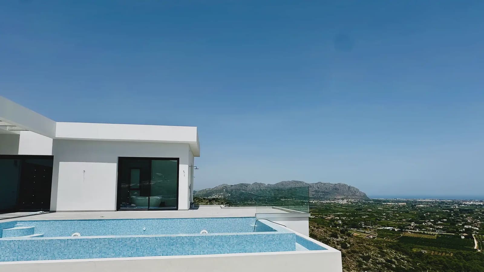 4 bedroom Villa for sale in Pedreguer with pool garage - € 1,395,000 (Ref: 8235370)