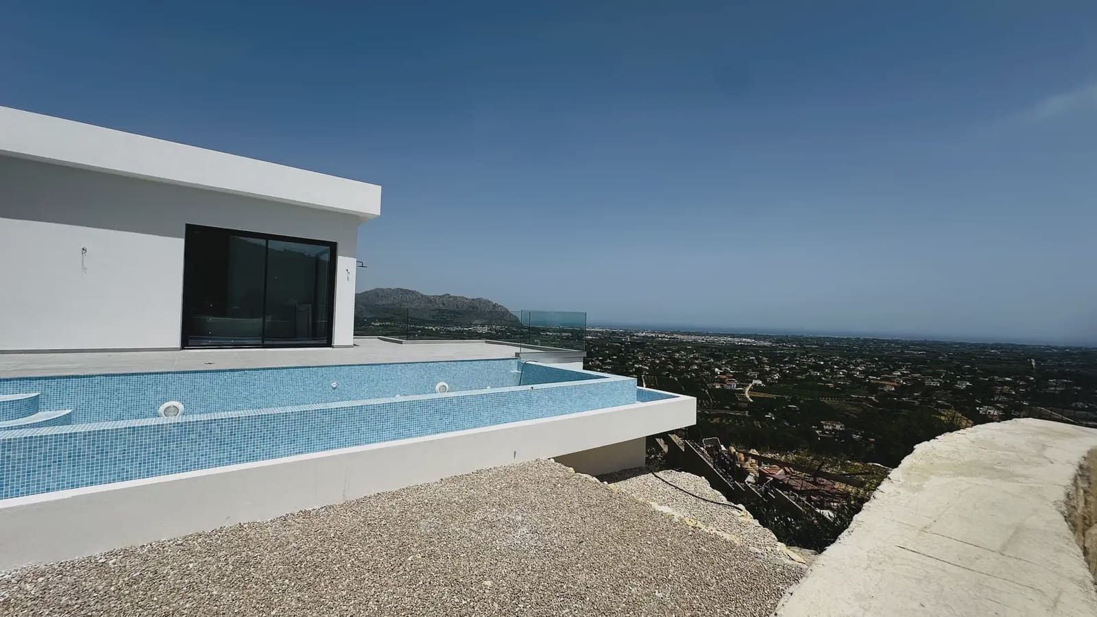 4 bedroom Villa for sale in Pedreguer with pool garage - € 1,395,000 (Ref: 8235370)