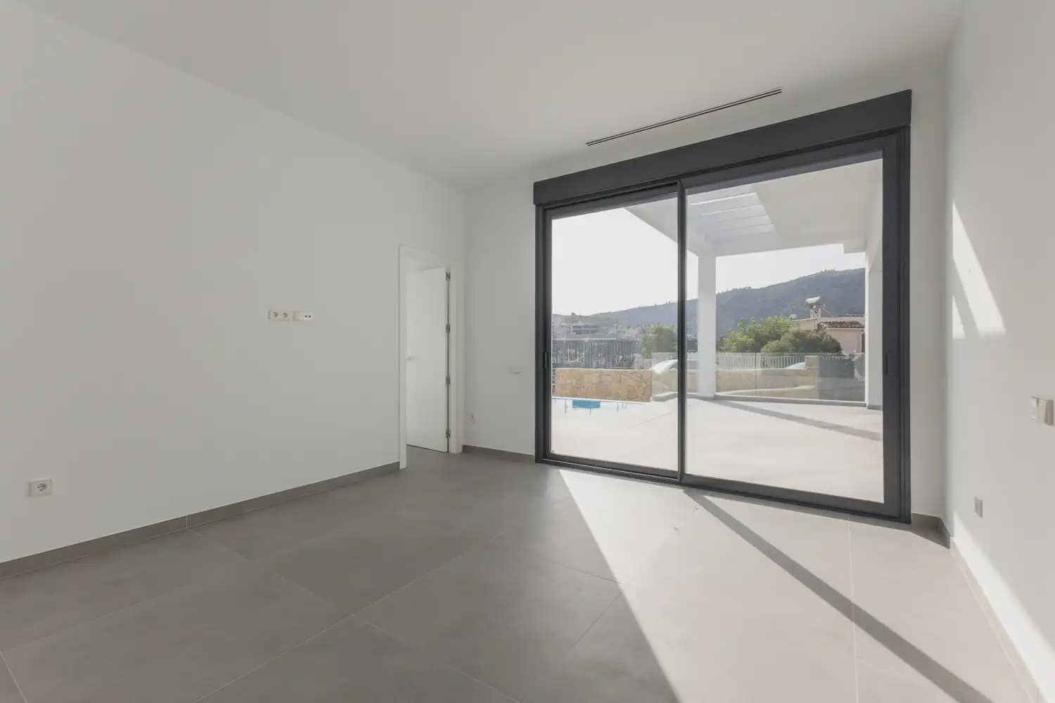 4 bedroom Villa for sale in Pedreguer with pool garage - € 1,395,000 (Ref: 8235370)