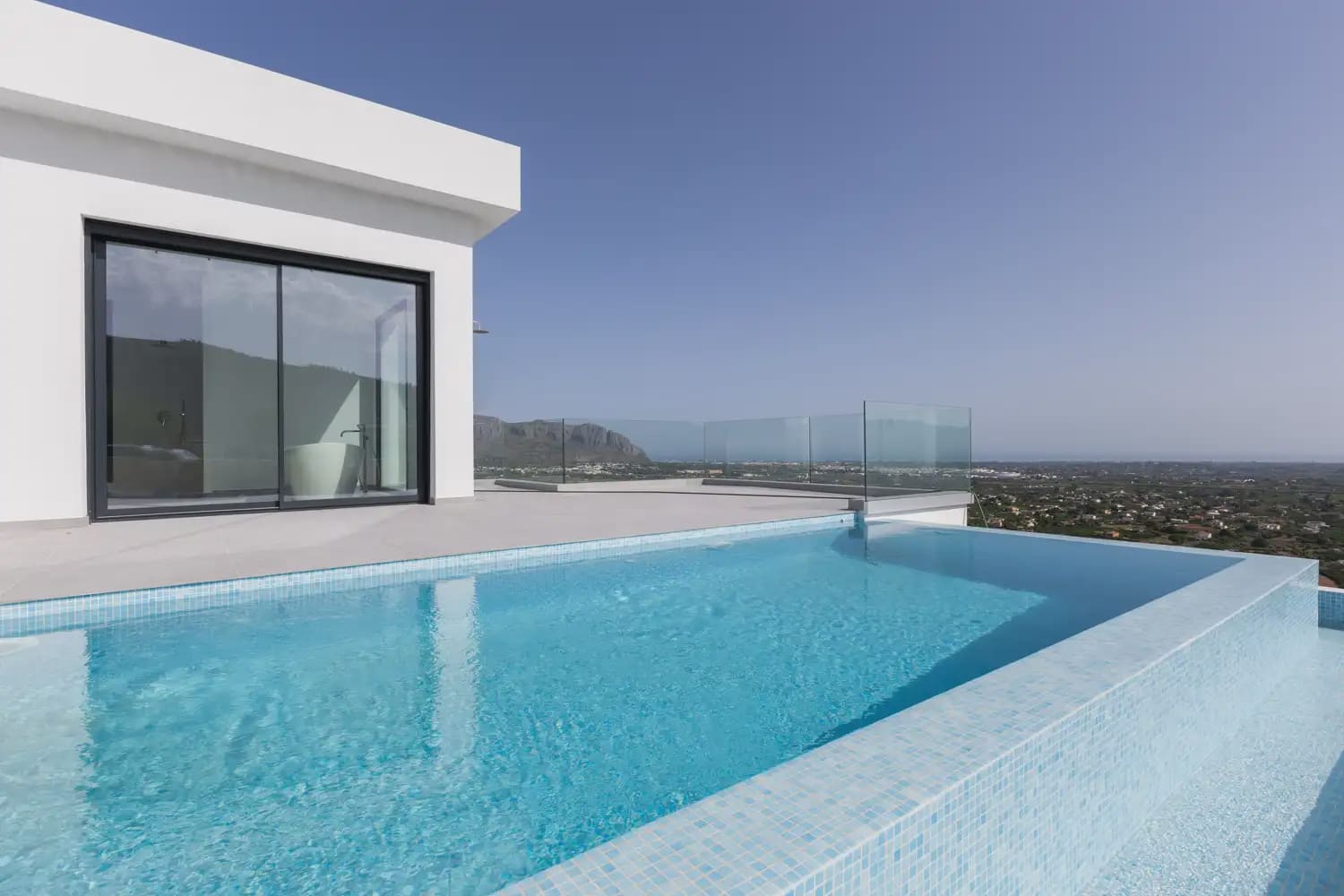 4 bedroom Villa for sale in Pedreguer with pool garage - € 1,395,000 (Ref: 8235370)
