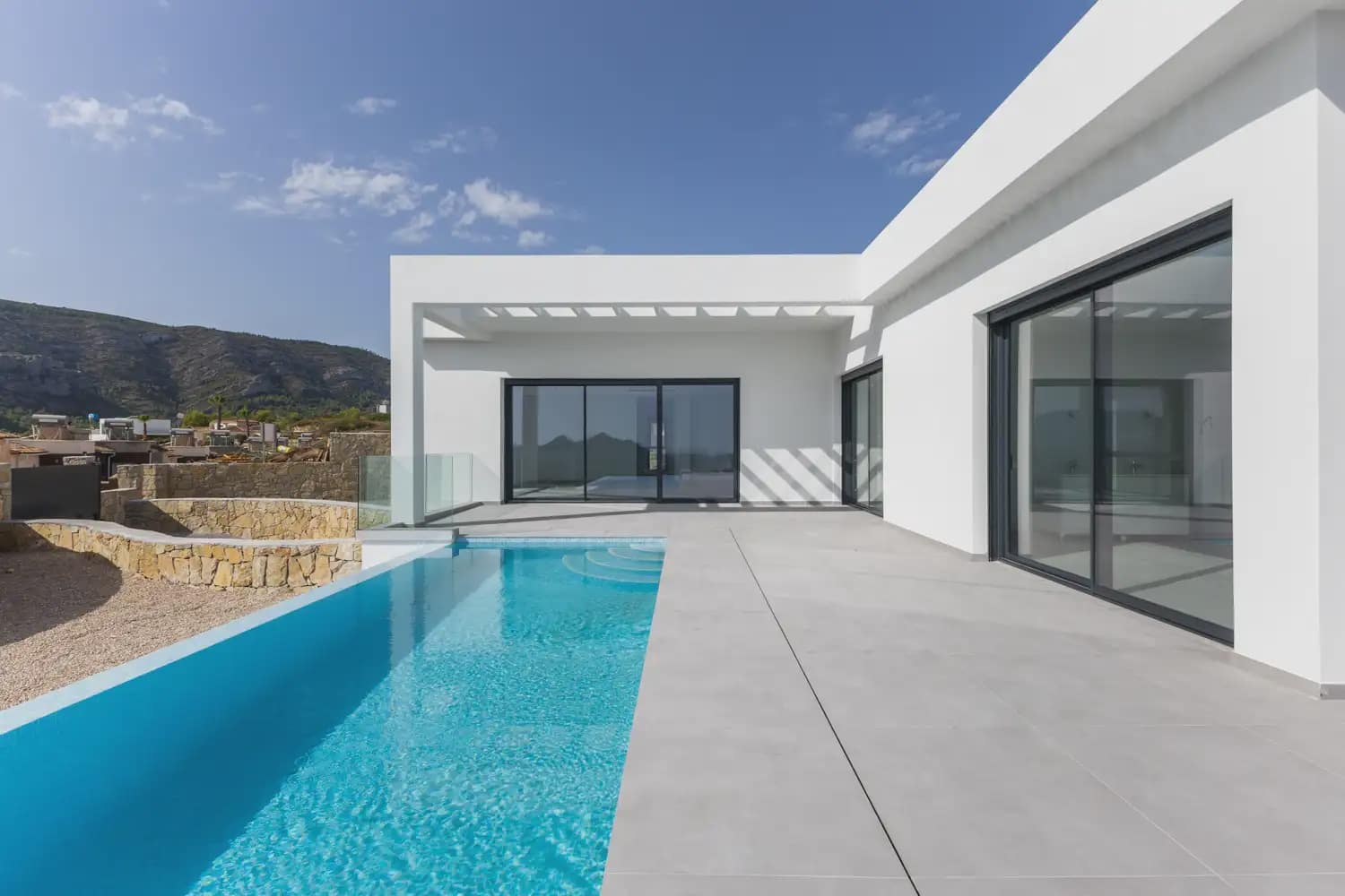 4 bedroom Villa for sale in Pedreguer with pool garage - € 1,395,000 (Ref: 8235370)