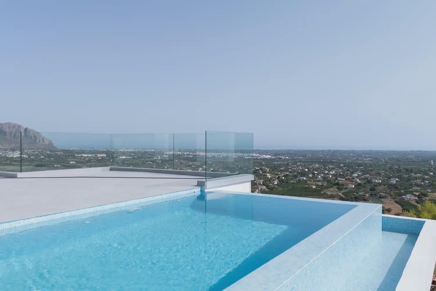 4 bedroom Villa for sale in Pedreguer with pool garage - € 1,395,000 (Ref: 8235370)