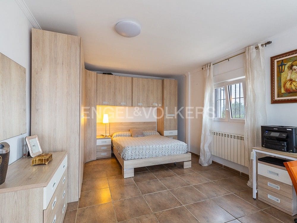 4 bedroom Finca/Country House for sale in Montroy with pool - € 375,000 (Ref: 8235396)