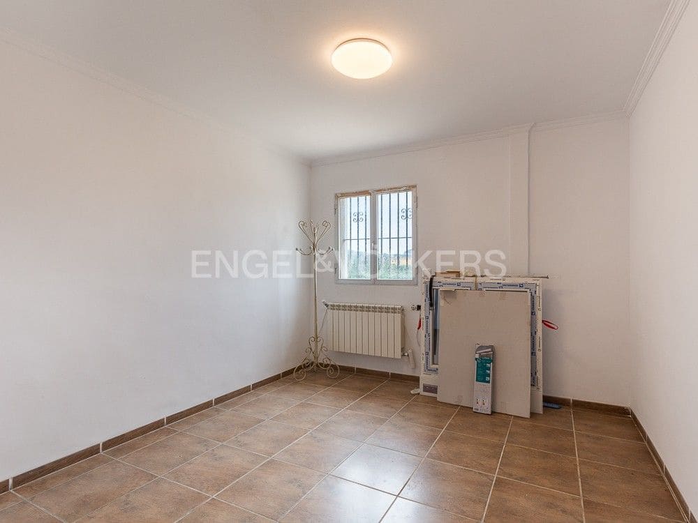 4 bedroom Finca/Country House for sale in Montroy with pool - € 375,000 (Ref: 8235396)