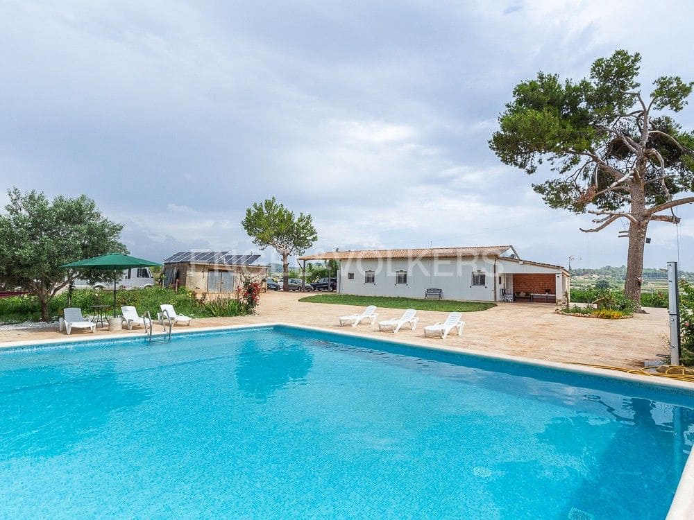 4 bedroom Finca/Country House for sale in Montroy with pool - € 375,000 (Ref: 8235396)
