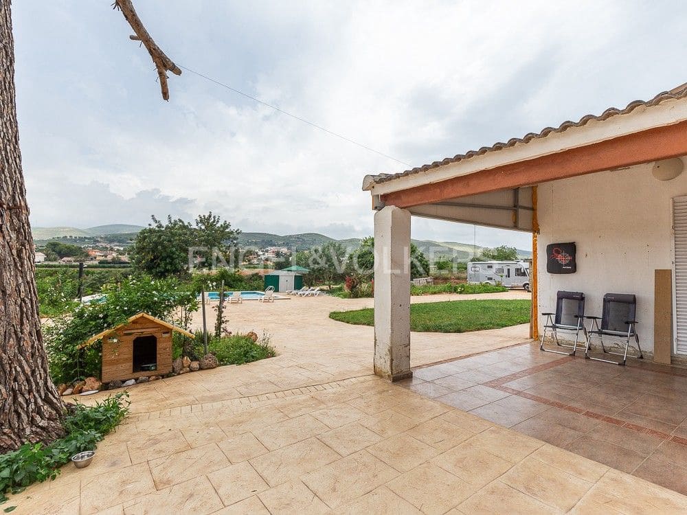 4 bedroom Finca/Country House for sale in Montroy with pool - € 375,000 (Ref: 8235396)