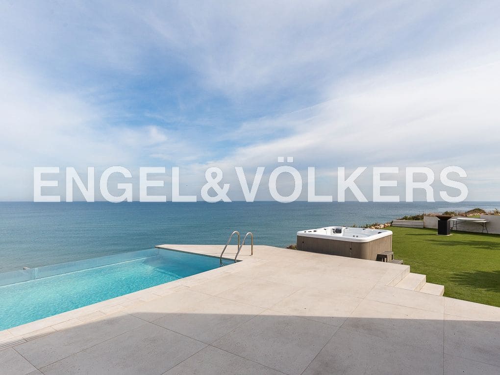 5 bedroom Beach Apartment for sale in Cullera with pool garage - € 1,895,000 (Ref: 8235397)