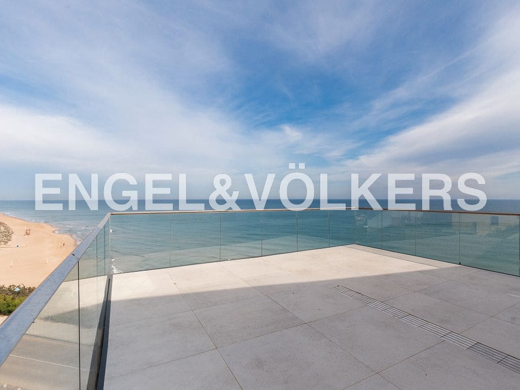 5 bedroom Beach Apartment for sale in Cullera with pool garage - € 1,895,000 (Ref: 8235397)