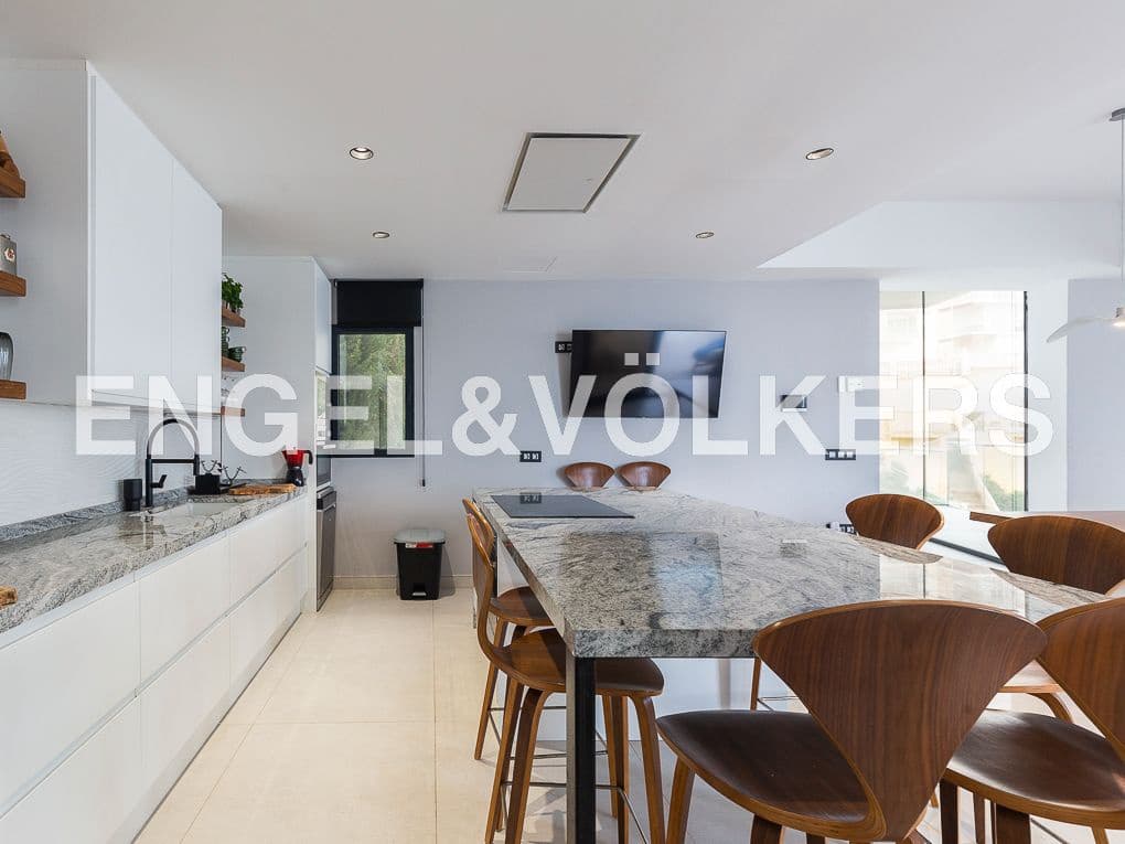5 bedroom Beach Apartment for sale in Cullera with pool garage - € 1,895,000 (Ref: 8235397)