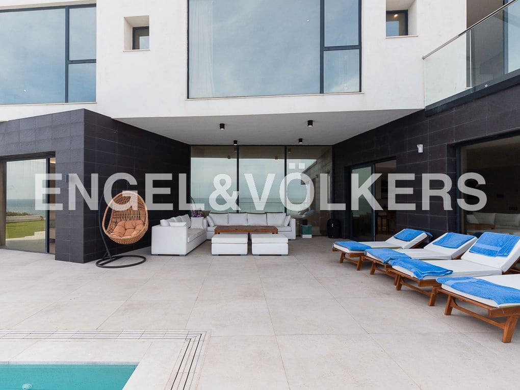 5 bedroom Beach Apartment for sale in Cullera with pool garage - € 1,895,000 (Ref: 8235397)