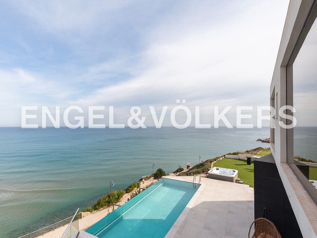 5 bedroom Beach Apartment for sale in Cullera with pool garage - € 1,895,000 (Ref: 8235397)