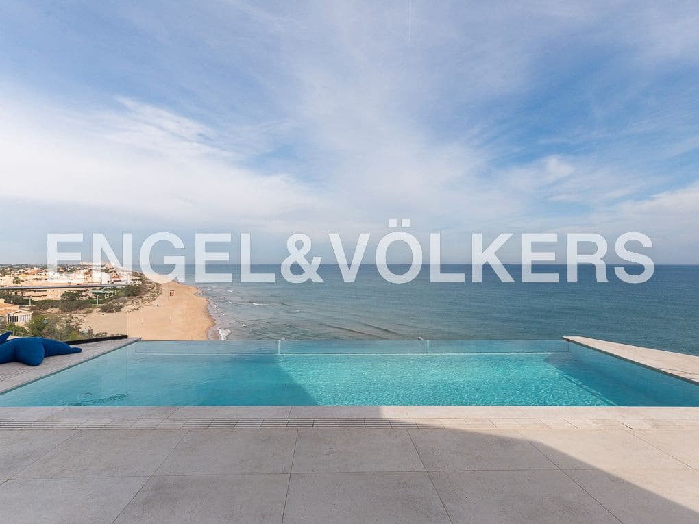 5 bedroom Beach Apartment for sale in Cullera with pool garage - € 1,895,000 (Ref: 8235397)