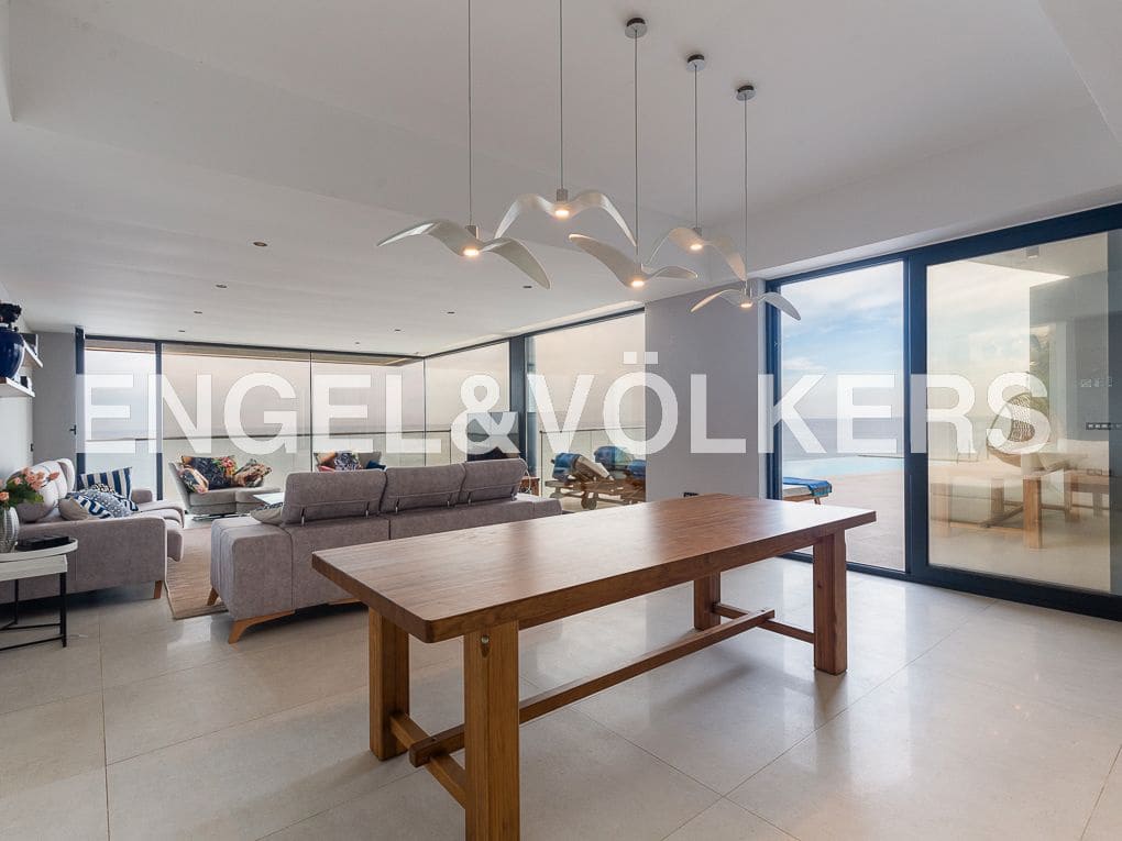 5 bedroom Beach Apartment for sale in Cullera with pool garage - € 1,895,000 (Ref: 8235397)