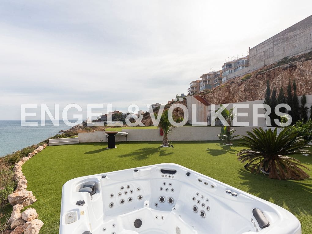 5 bedroom Beach Apartment for sale in Cullera with pool garage - € 1,895,000 (Ref: 8235397)