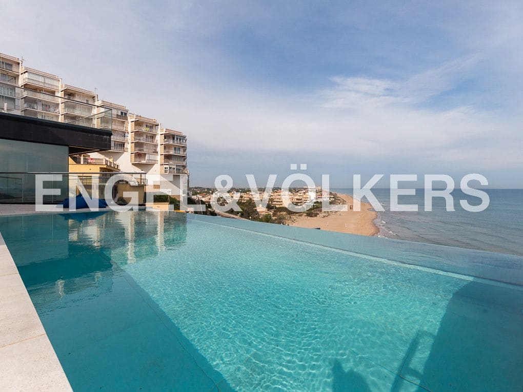 5 bedroom Beach Apartment for sale in Cullera with pool garage - € 1,895,000 (Ref: 8235397)