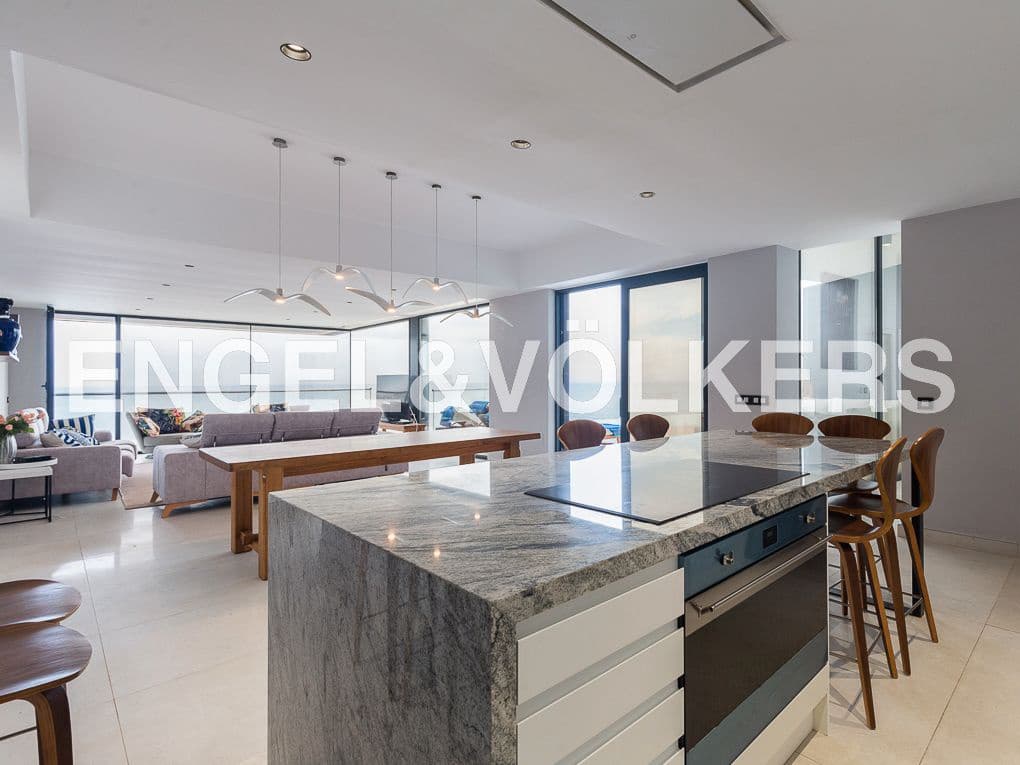 5 bedroom Beach Apartment for sale in Cullera with pool garage - € 1,895,000 (Ref: 8235397)