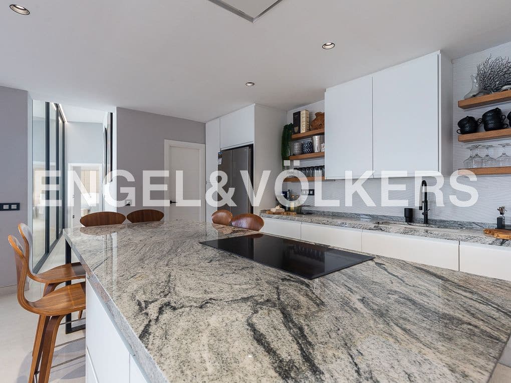 5 bedroom Beach Apartment for sale in Cullera with pool garage - € 1,895,000 (Ref: 8235397)