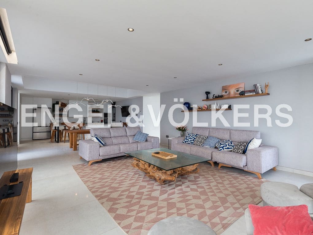 5 bedroom Beach Apartment for sale in Cullera with pool garage - € 1,895,000 (Ref: 8235397)