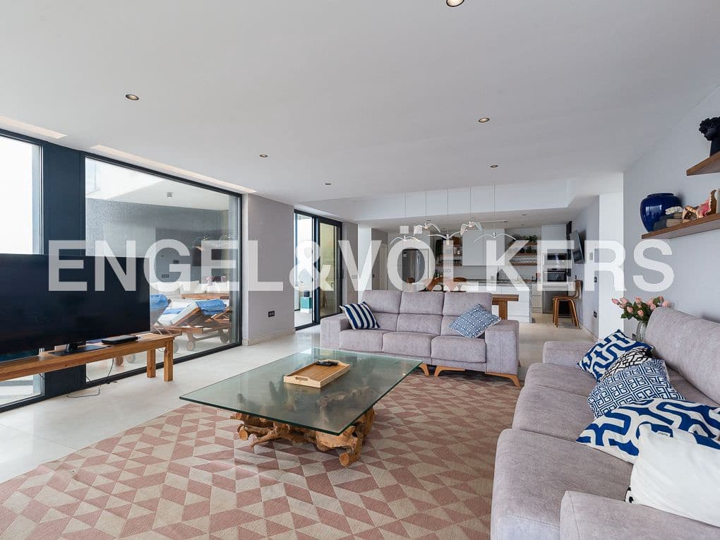 5 bedroom Beach Apartment for sale in Cullera with pool garage - € 1,895,000 (Ref: 8235397)