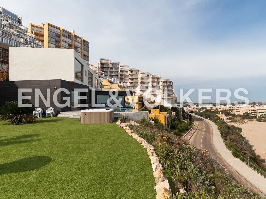 5 bedroom Beach Apartment for sale in Cullera with pool garage - € 1,895,000 (Ref: 8235397)