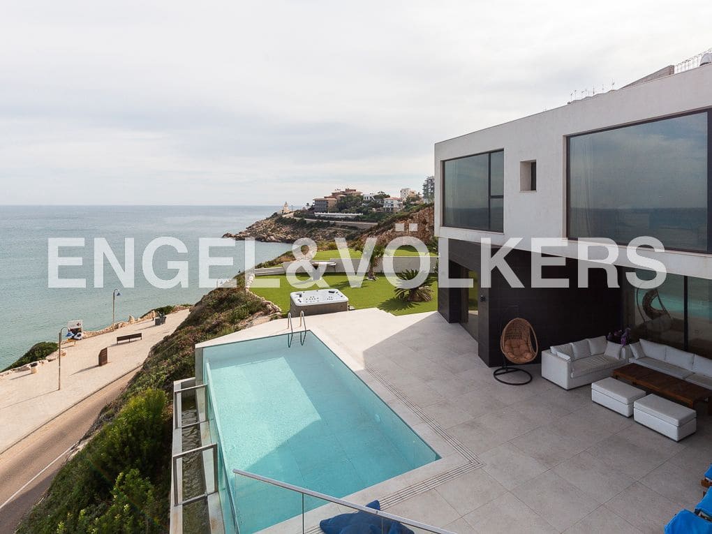 5 bedroom Beach Apartment for sale in Cullera with pool garage - € 1,895,000 (Ref: 8235397)