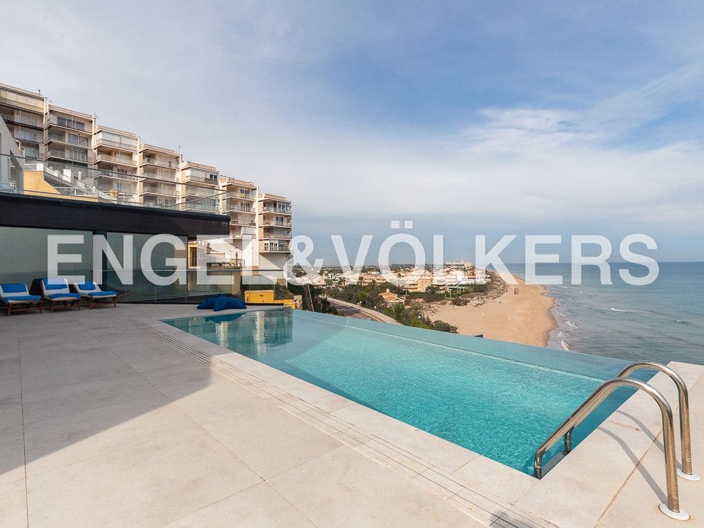 5 bedroom Beach Apartment for sale in Cullera with pool garage - € 1,895,000 (Ref: 8235397)